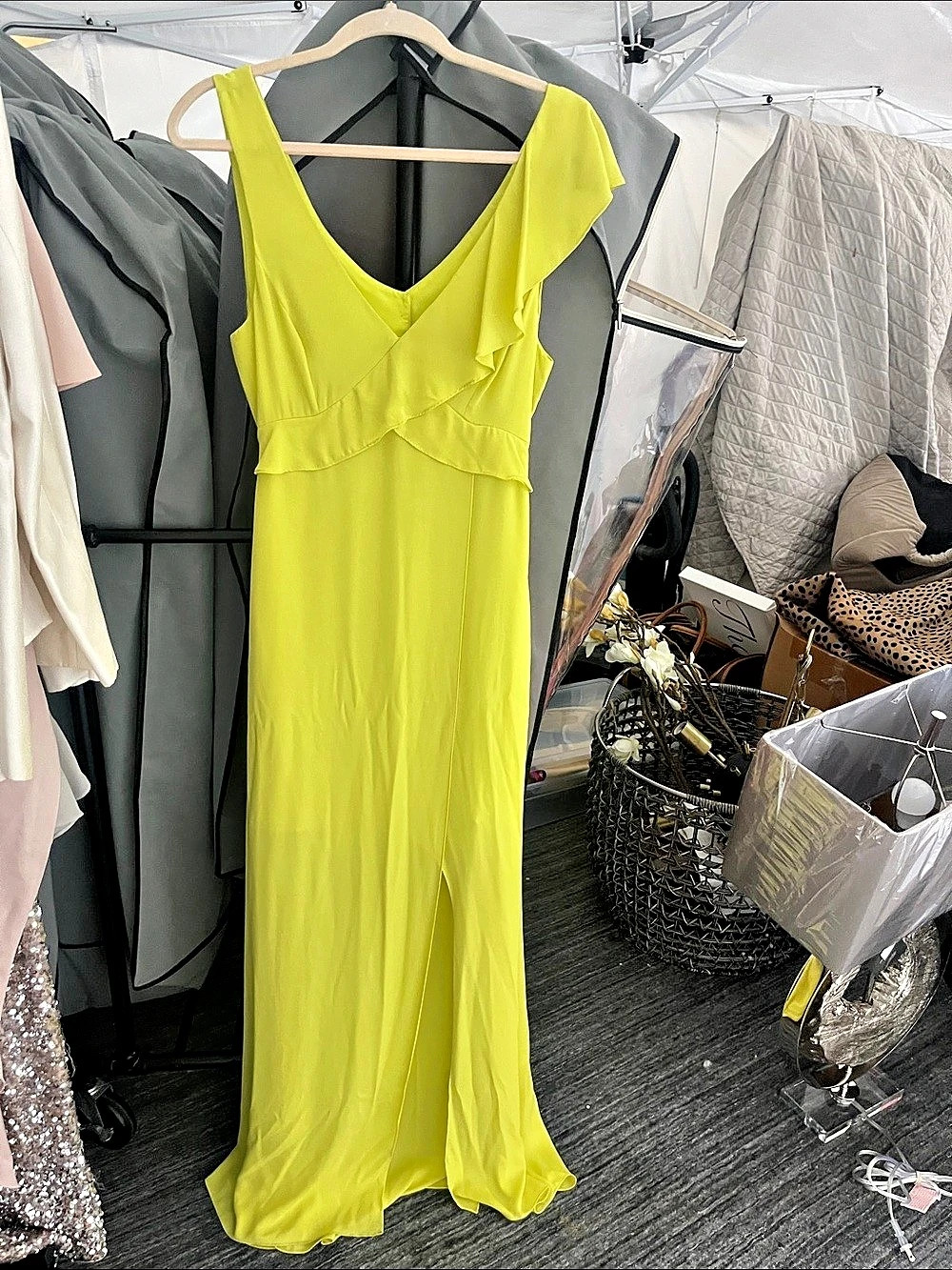 BCBGMAXAZRIA Maxi Dress Ruffle in Yellow Size 6 Like New